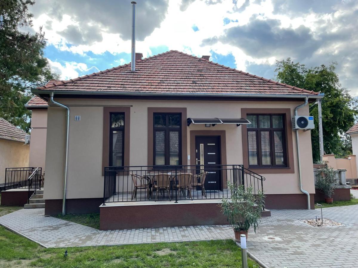 Kovacs Apartmanhaz Kiskunhalas Exterior foto
