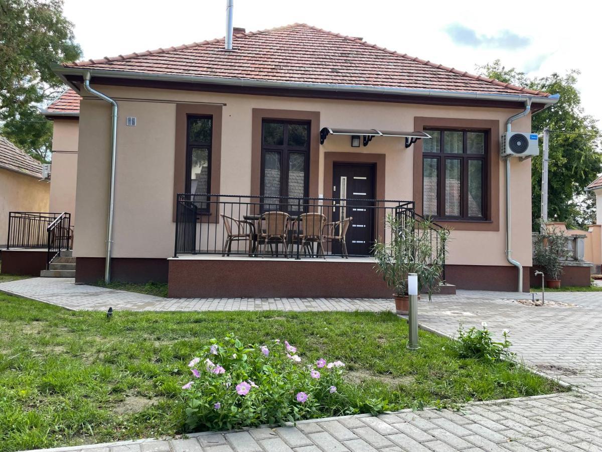 Kovacs Apartmanhaz Kiskunhalas Exterior foto
