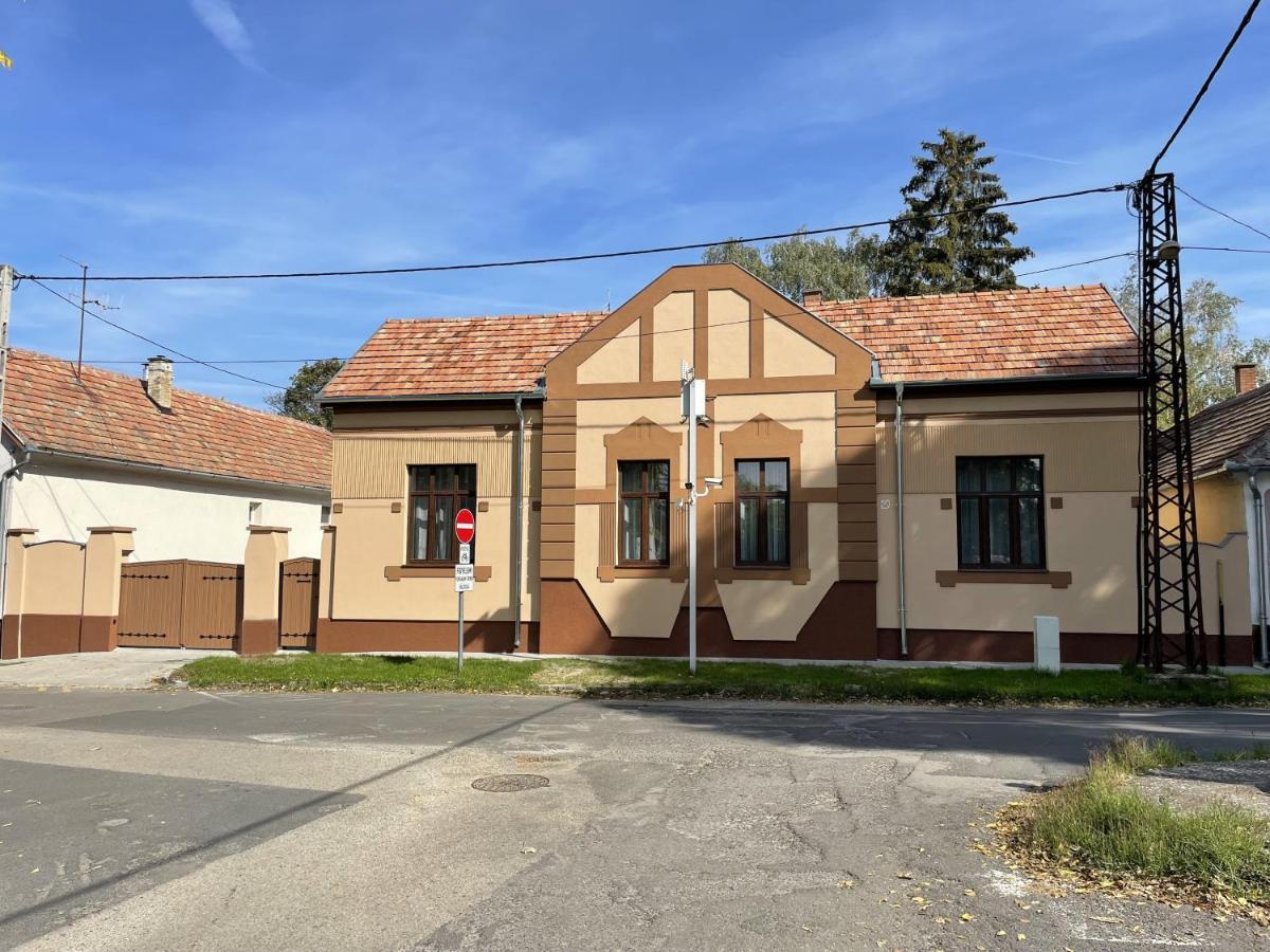 Kovacs Apartmanhaz Kiskunhalas Exterior foto